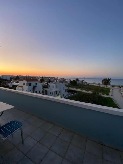 Megat Seaview And Seaside Apartments Ялиссос Экстерьер фото