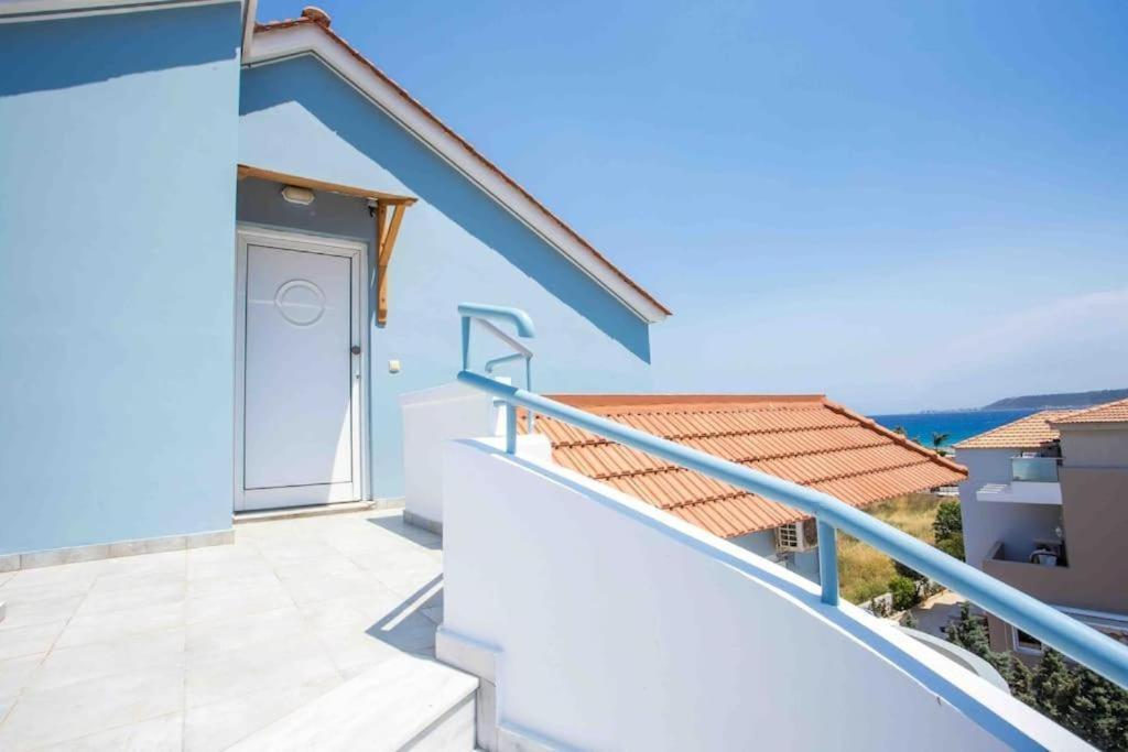Megat Seaview And Seaside Apartments Ялиссос Экстерьер фото